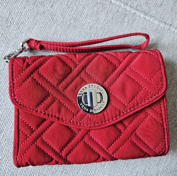 Vera Bradley twist turn quilted wristlet - Picture 1 of 4